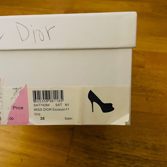 Dior silver/ pewter satin heels with bow size 38. Silver Plated Dior on heel - Picture 5 of 6